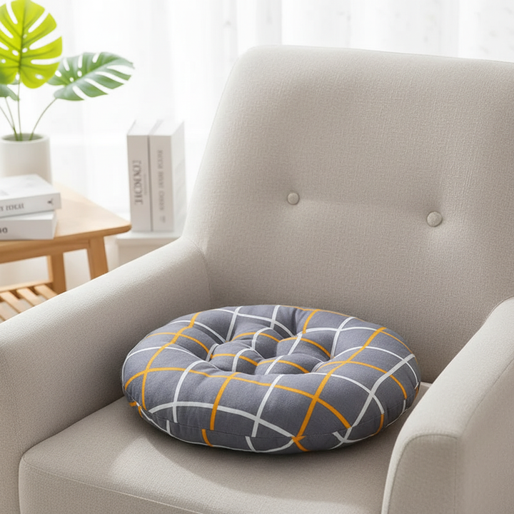 Rundes, gestepptes Sitzkissen für Stuhl oder Sofa, bringt Komfort und Stil ins Zuhause.