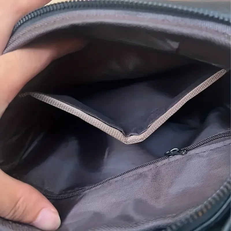 Leere, formstabile Unisex Messenger-Tasche aus PU-Leder, schwarz. Ideal für Büro, Freizeit und Reisen.