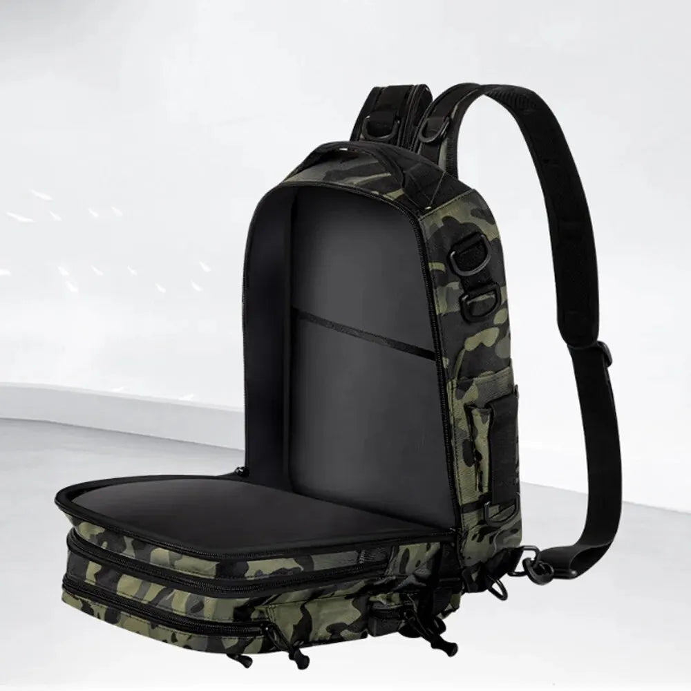 Detailansicht des robusten, wasserabweisenden Materials des taktischen Angelrucksacks für Langlebigkeit.