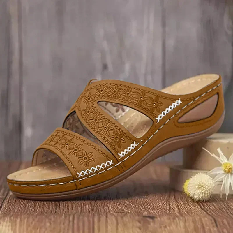 Florvena Damen Keilabsatz-Sandale: Slip-on, offener Zehenbereich, Blumenmuster, bequemer Sommerschuh.