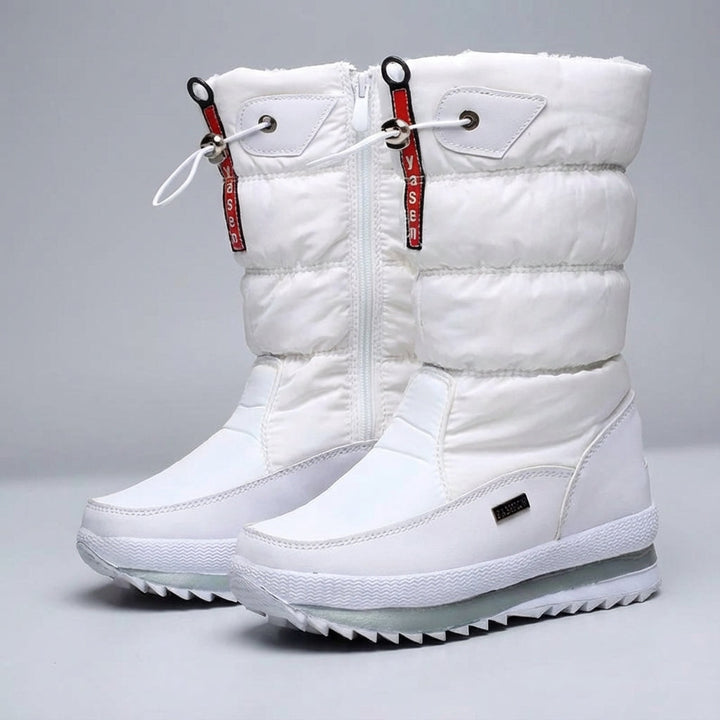 Robuste, rutschfeste Sohle der Frozelle Herren-Thermostiefel für sicheren Halt auf Schnee und eisigem Untergrund.