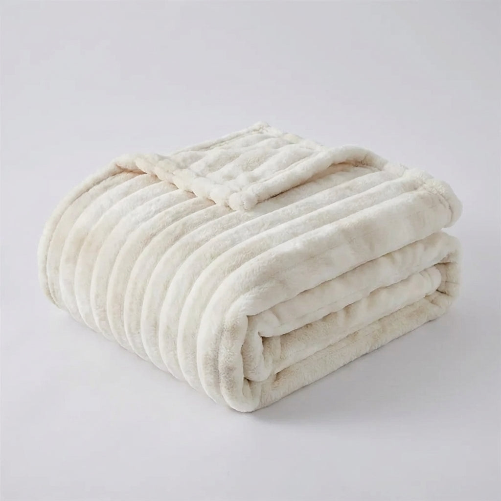 Vielseitige Kunstpelzdecke, ganzjährig nutzbar als warme Kuscheldecke oder luxuriöse Wohndecke.
