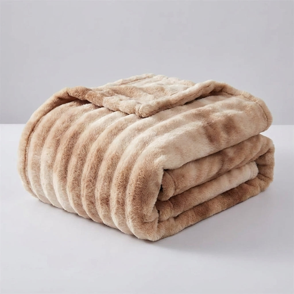 Ultimativ weiche Kunstpelzdecke, spendet Wärme und Komfort. Ideale Kuscheldecke für kalte Tage.