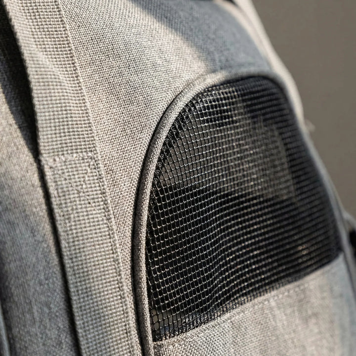 Sichere & komfortable Reisetasche für Hunde & Katzen, flugtauglich, mit guter Belüftung.