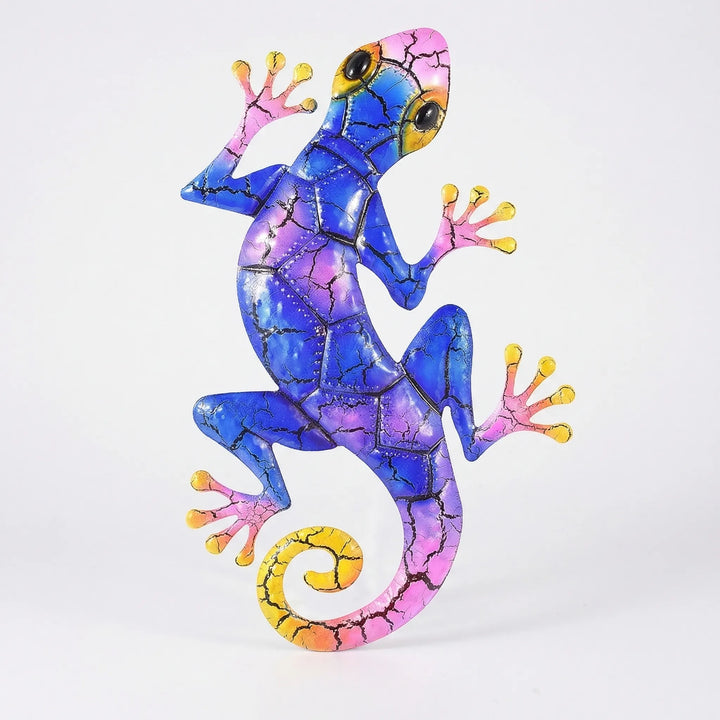 Deko Gecko aus farbigem Metall für Außen- & Innenbereich; detaillierte Tiermotiv Wandskulptur als Blickfang.