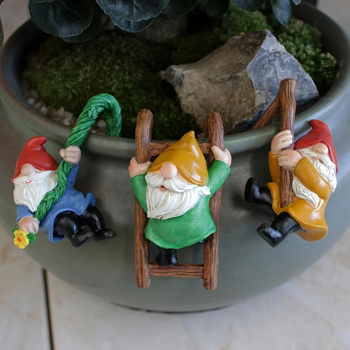 Blumentopf-Kletterzwerge im Set, handbemalte Gartenzwerge. Perfektes Geschenk und Outdoor-Deko.