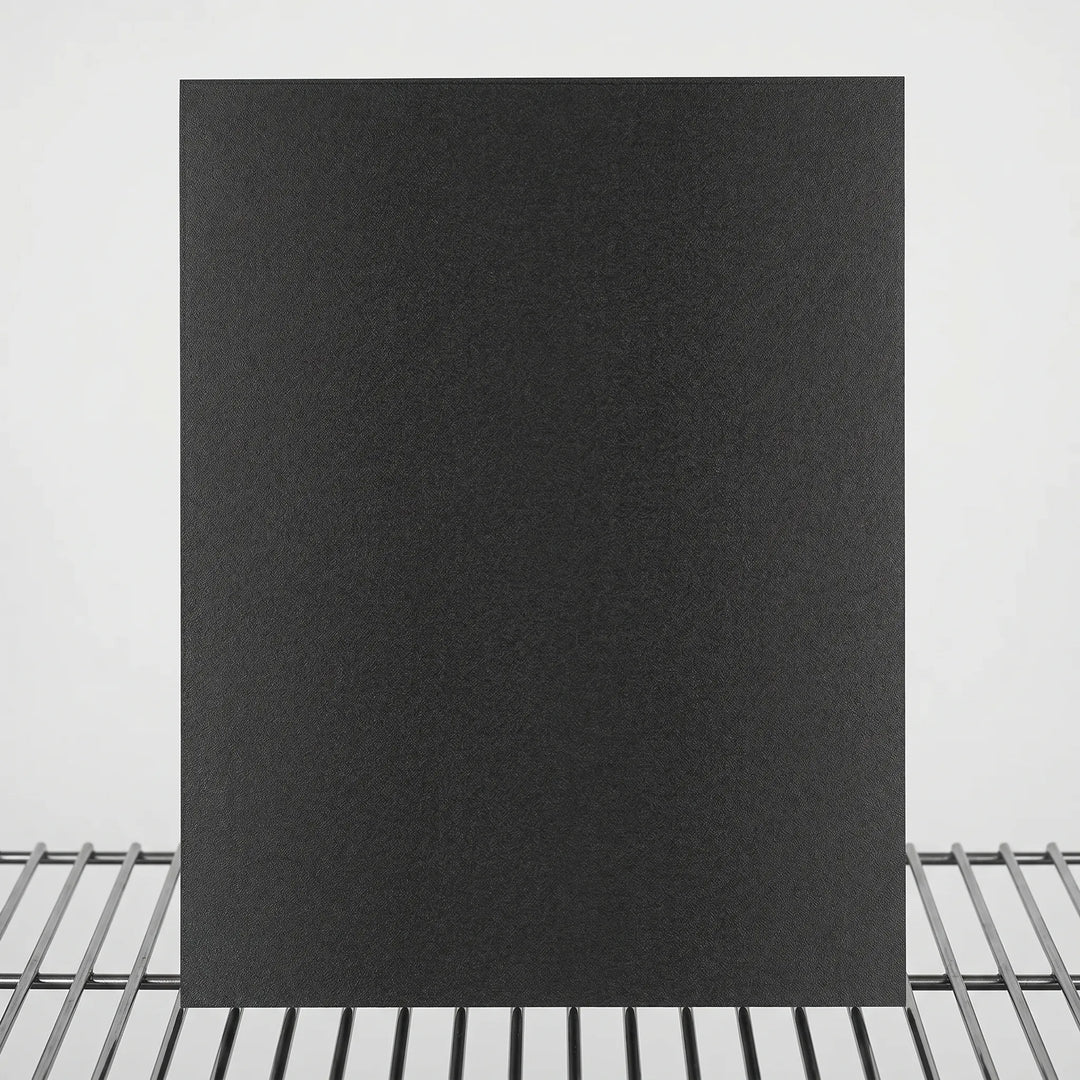 Vielseitige Teflonmatte für Grill & Backofen, antihaftbeschichtet & wiederverwendbar. Perfekt für gesundes Kochen.