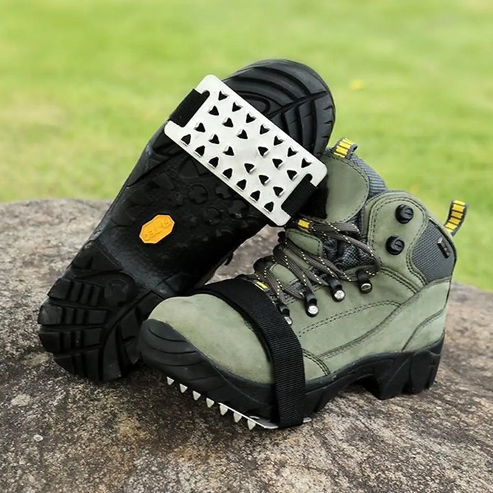 Robuste Outdoor-Schuhkrallen mit Spikes für Damen und Herren, garantieren Rutschfestigkeit auf Eis und Schnee.