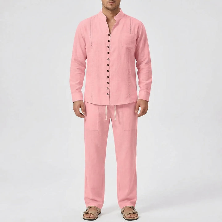 Herren Zweiteiler mit lockerem Schnitt: Kubanischer Kragen Hemd & Hose. Bequeme Strandmode & Resort Outfit.