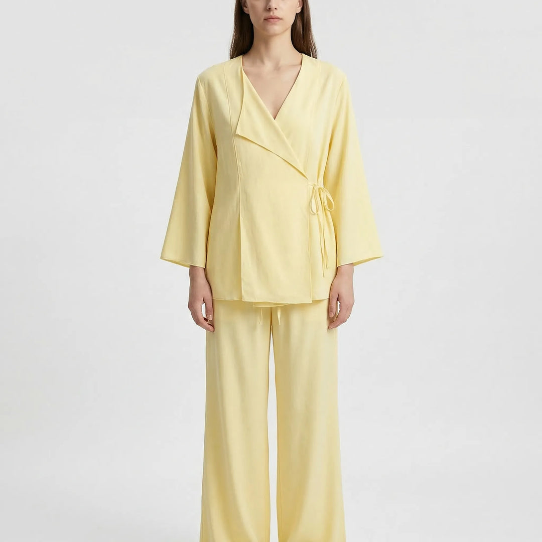 Elegantes Damen Sommer-Set: Kimono-Schnürtop und weite Hose, perfekt für entspannte Tage & Abende.