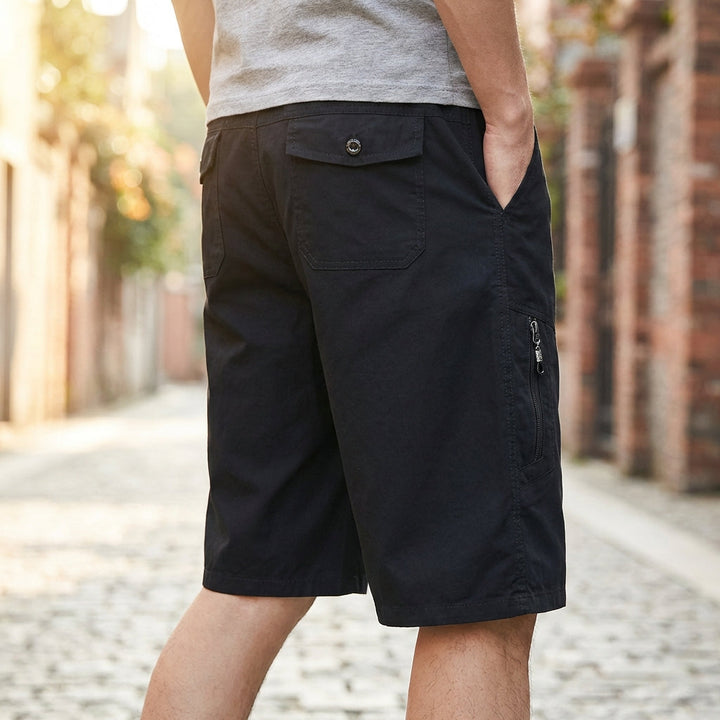 Männer Cargo Shorts in Khaki, locker geschnitten, knielang und robust, ideal für Freizeit & Outdoor.