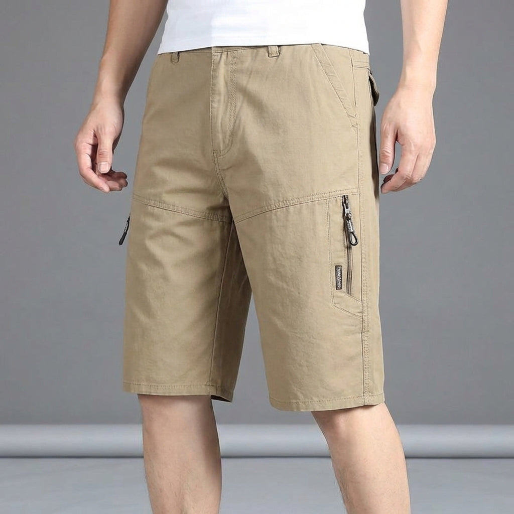 Stylische Herren Cargo Shorts in Olivgrün, knielang, bequemer Schnitt, ideal für Freizeit & Outdoor.