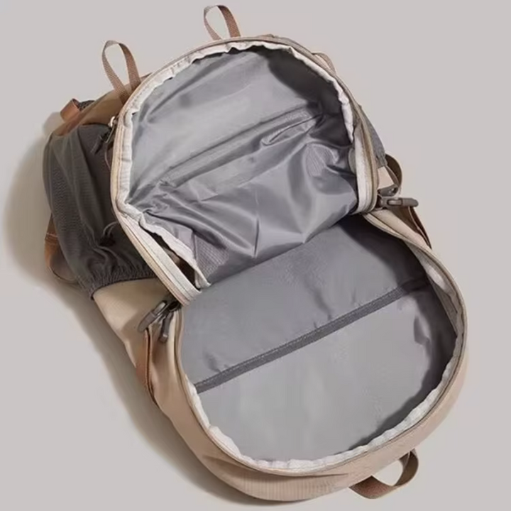 Eleganter beiger 40L Reiserucksack, leicht & unisex, mit geräumigem Hauptfach für Ihr Gepäck.