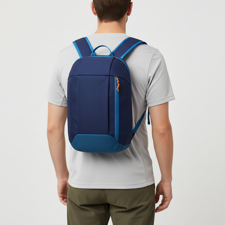 Kompakter Unisex Tagesrucksack mit schlankem Profil, perfekt für Pendler und Städtetrips.