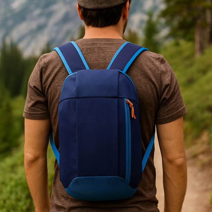 Der vielseitige Alltag-Rucksack vor einer modernen Stadtkulisse, bereit für Abenteuer.