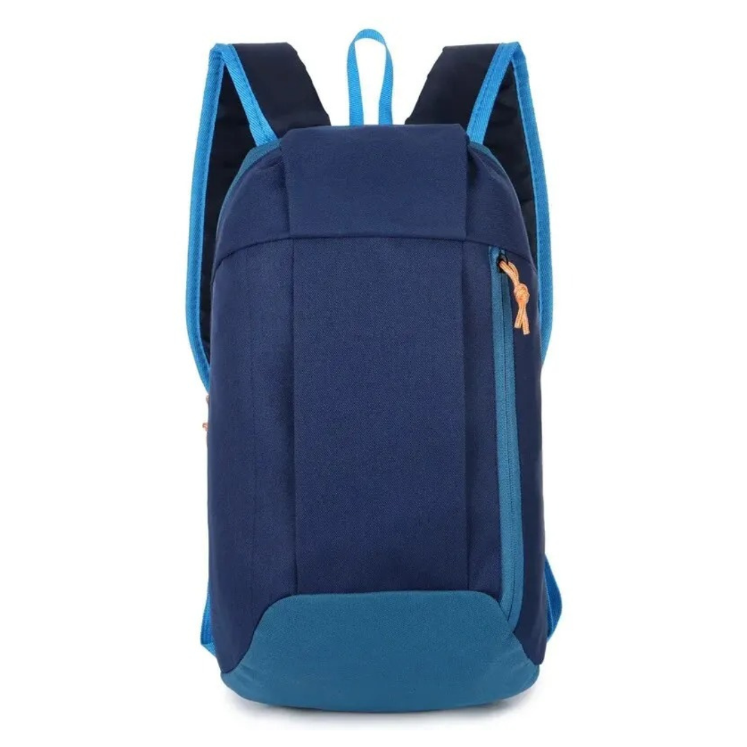Minimalistisches Design des leichten Unisex Rucksacks in neutraler Farbe, passend zu jedem Outfit.