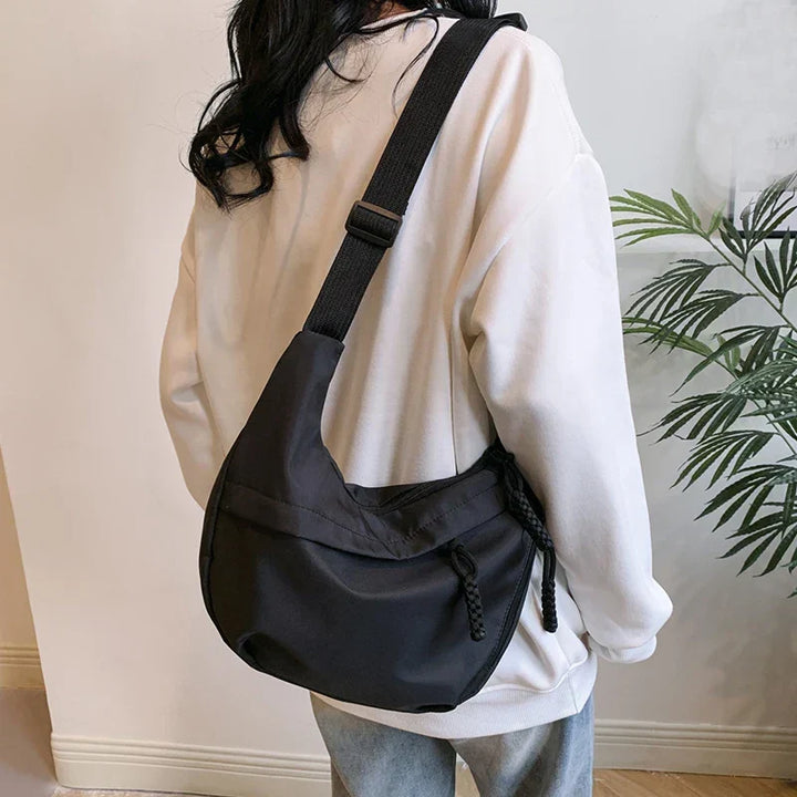 Kompakte Unisex Drift Umhängetasche aus Nylon für den Alltag. Stilvolle Crossbody-Tasche für Freizeit & Reisen.