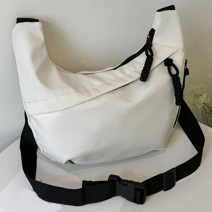 Detailaufnahme der Unisex Drift Alltagstasche. Hochwertige Verarbeitung einer robusten Umhängetasche.