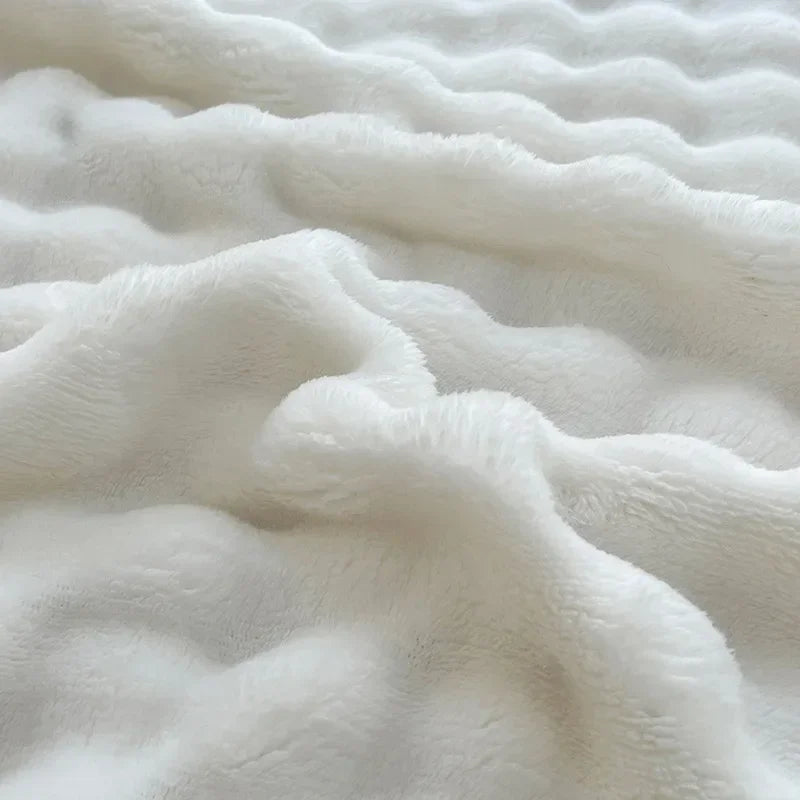Warme Kuscheldecke: Eine weiche Polyesterdecke, perfekt für Ihr Sofa. Genießen Sie pure Gemütlichkeit.