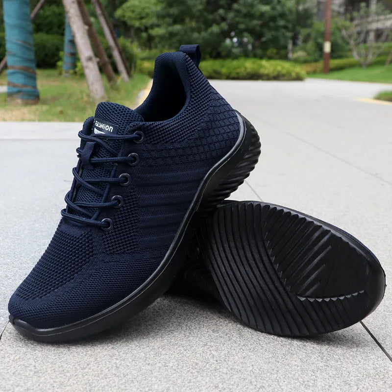 Vorderansicht: Komfortabler Herren Alltagsschuh; ideal als Sneaker oder leichter Laufschuh.