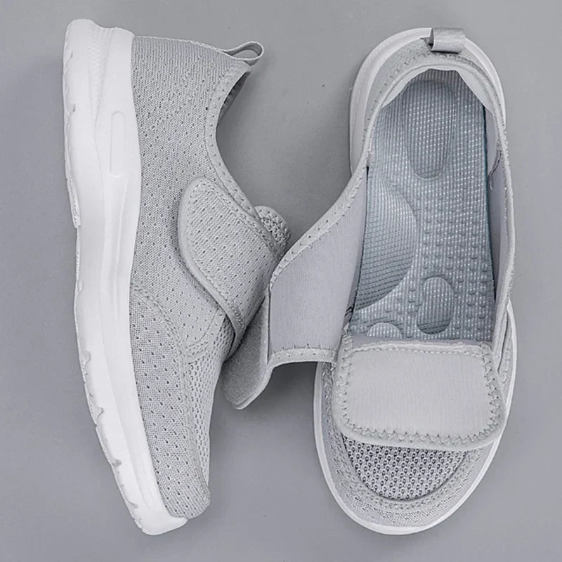 Einfach anzuziehender Unisex Gehschuh mit Klettverschluss. Breitpassform für bequemen und sicheren Halt.