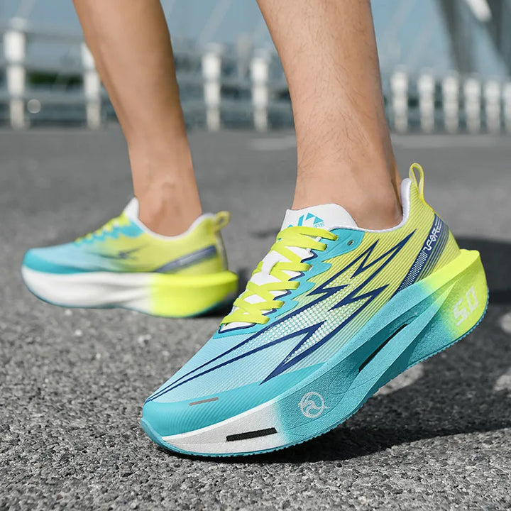 Moderner Herren Laufschuh Paceform. Perfektes Design & Performance für anspruchsvolle Läufer.