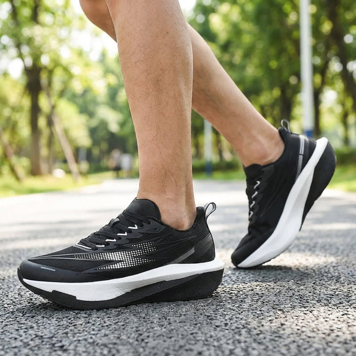 Herren Laufschuh Paceform für Training & Fitness. Bietet Komfort & Stabilität.
