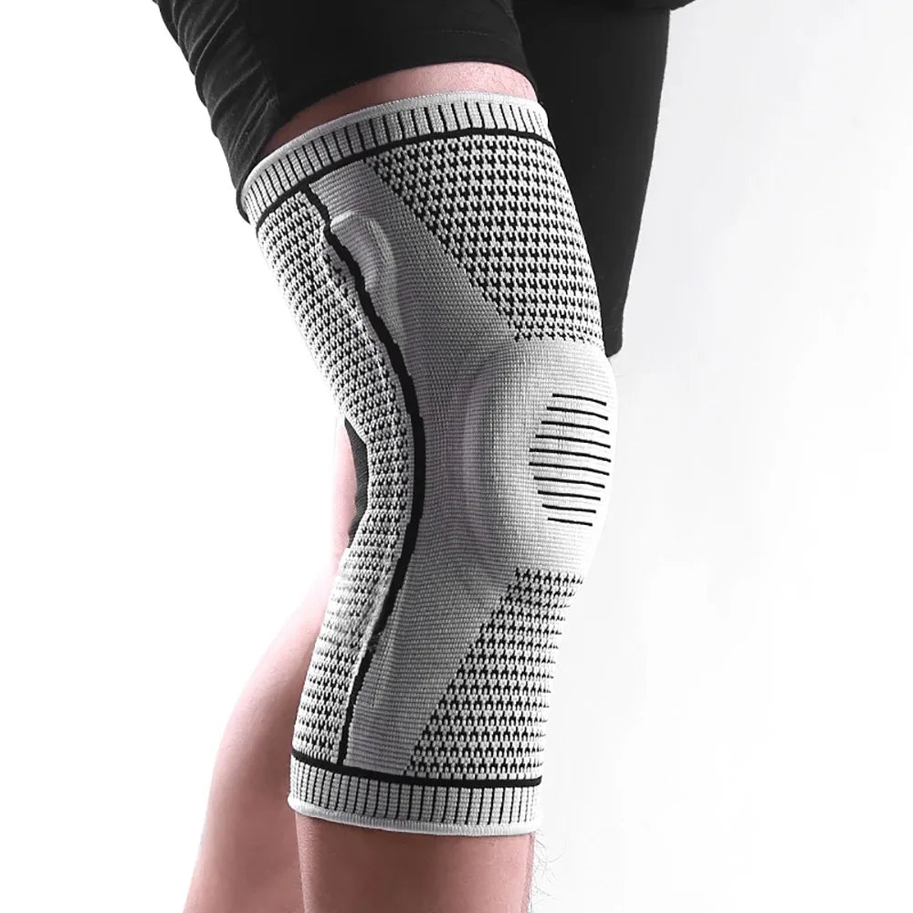 Detailansicht der Patellex Kompressions-Kniebandage: Nylon-Gewebe für starken Halt und langanhaltende Unterstützung.