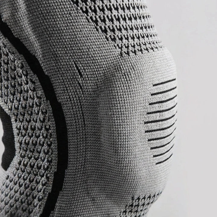 Atmungsaktive Patellex Kniebandage aus flexiblem Nylon für angenehme Kompression und Schmerzlinderung.