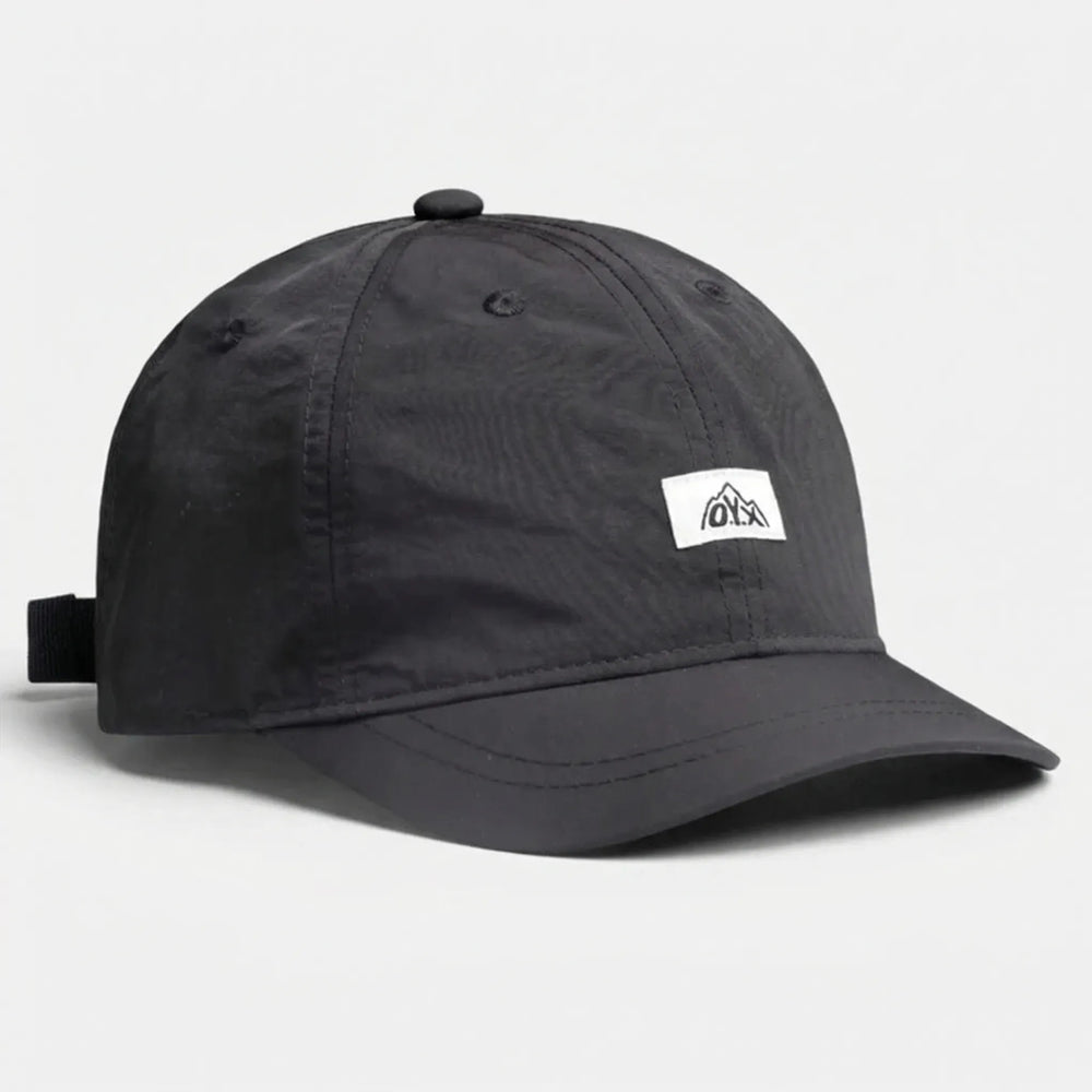 Schwarze schnelltrocknende Retro Baseball Cap, kurzer Schirm, unisex, verstellbare Passform für Sport & Outdoor.