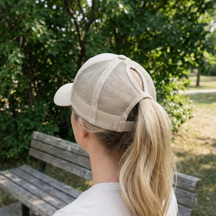 Leichte Damen Sommercap mit Pferdeschwanzöffnung, atmungsaktiv und sehr komfortabel.