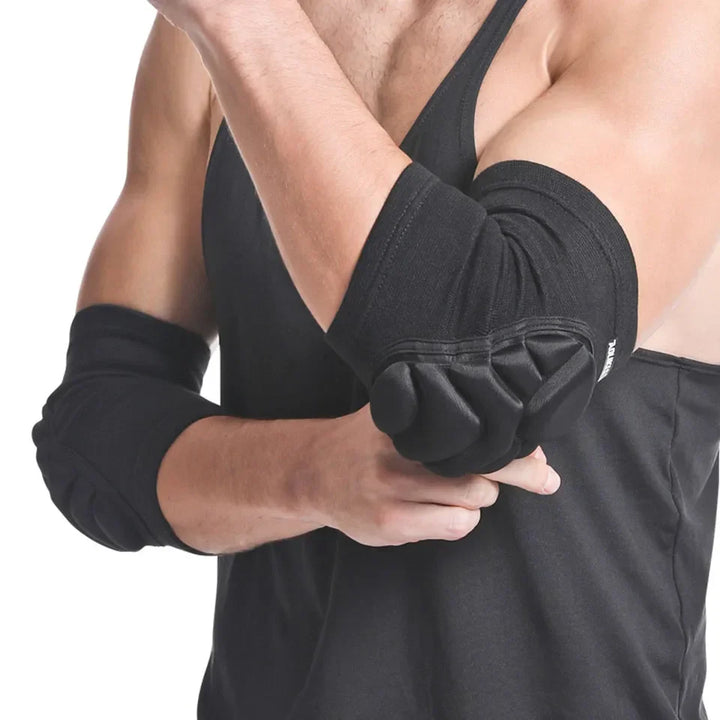 Nahaufnahme: Hochwertiger schwarzer unisex Schaumstoff-Ellbogenschoner mit Polsterung für optimalen Gelenkschutz im Sport.
