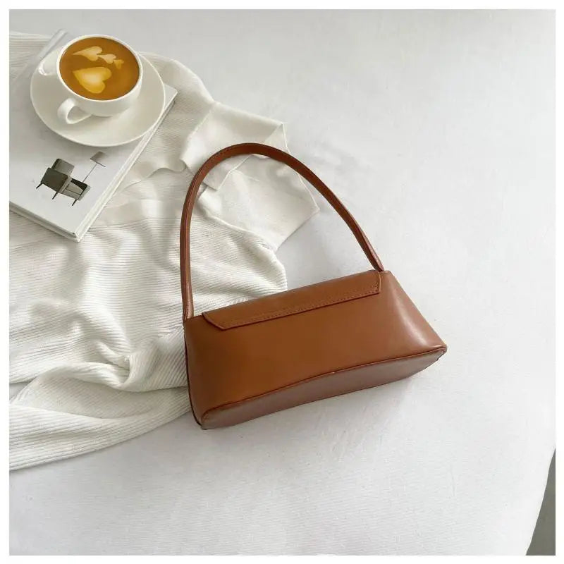 Zeitlose Damen Retro Schultertasche, elegant mit Überschlag und PU-Leder für Stilbewusste.
