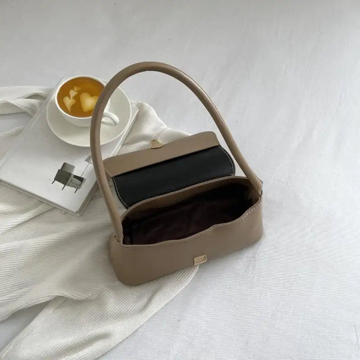 Authentische Vintage-Stil Damen Schultertasche mit elegantem Überschlag, aus robustem PU-Leder.