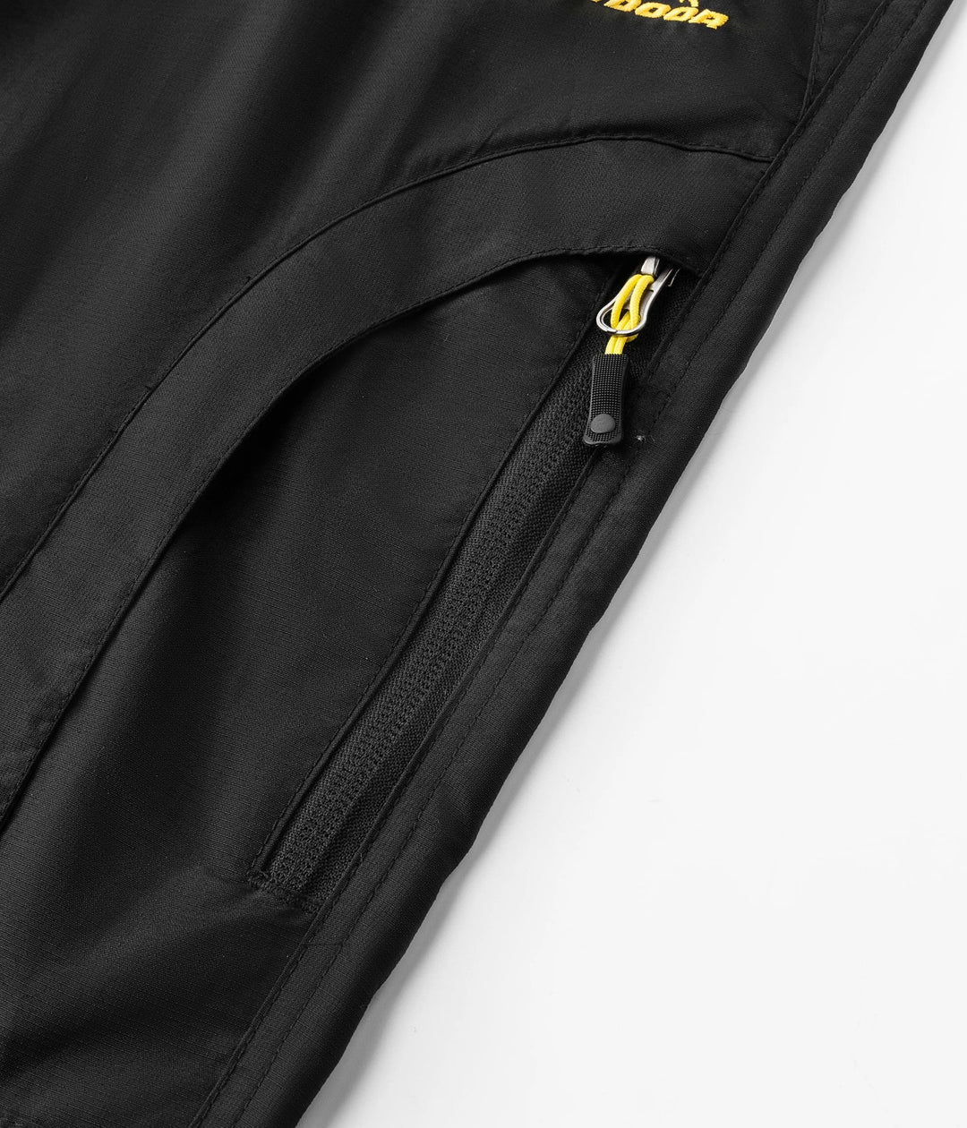 Bequeme Herren Wanderhose mit Zip-Off-Beinen. Für lange Touren & wechselhaftes Wetter geeignet.