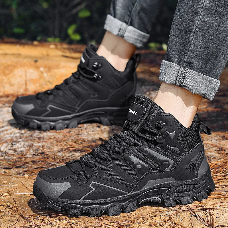 Seitliche Ansicht leichter halbhoher Damen Wanderschuhe, atmungsaktiv für Trekking & Outdoor.