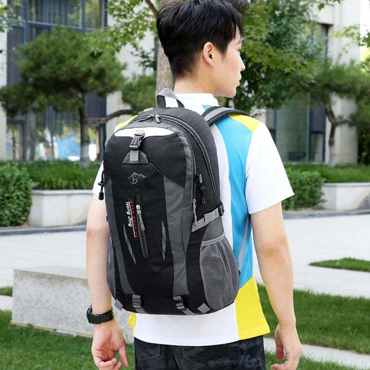 Leichter Unisex Sport- & Freizeit-Rucksack, wetterfestes Nylon für Wandern & Reisen.