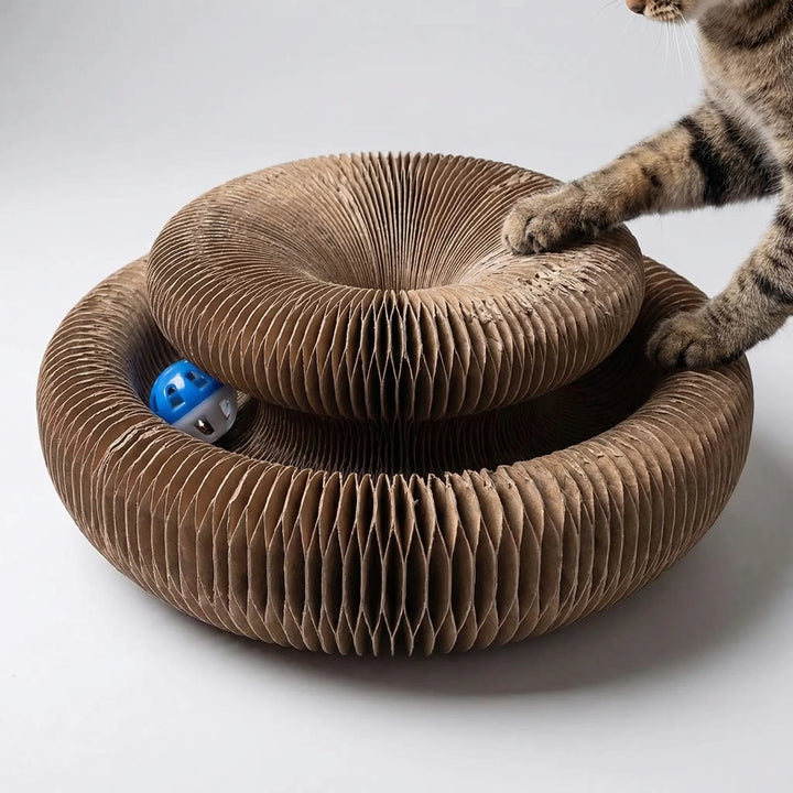 Katzenkratzspielzeug: Rundes, braunes Kratzbrett & Spieloase. Faltbar und perfekt zur Krallenpflege für Katzen.