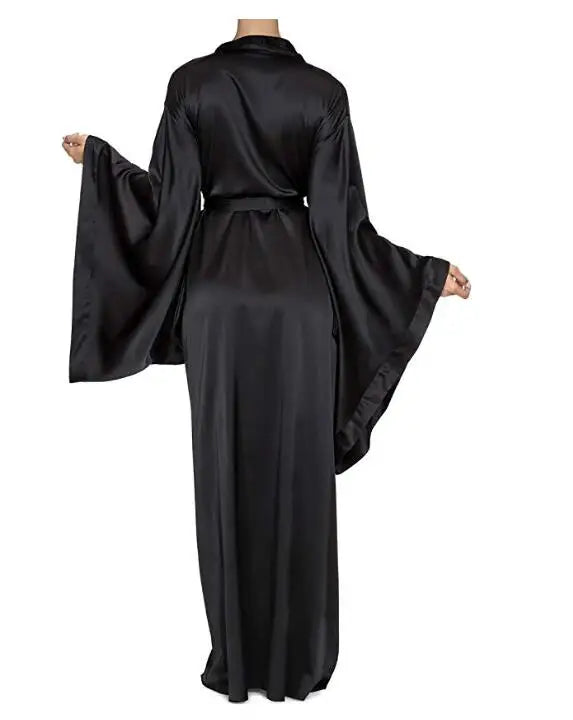 Langer Wickel-Bademantel für Damen, eleganter Komfort für Zuhause und entspannte Momente.