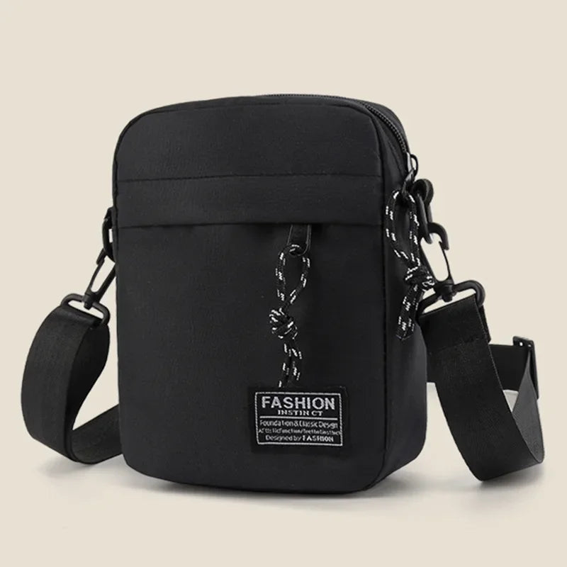 Minimalistische Unisex Crossbody-Tasche für effiziente Organisation im Alltag und auf Reisen.