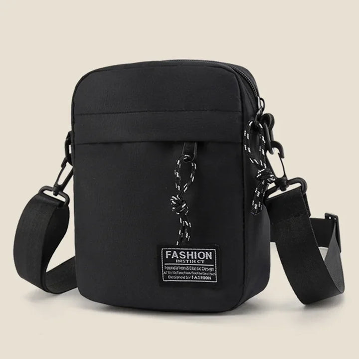 Minimalistische Unisex Crossbody-Tasche für effiziente Organisation im Alltag und auf Reisen.