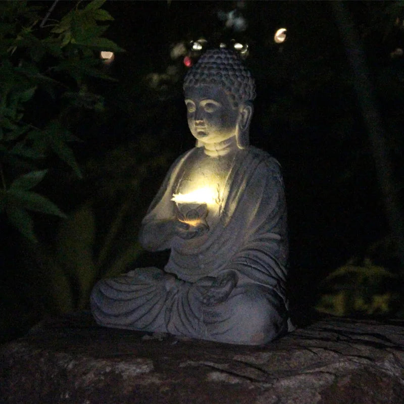Zen Buddha Solarleuchte Gartenfigur, wetterfest, ideal für entspannte Atmosphäre und Licht im Außenbereich, braun.