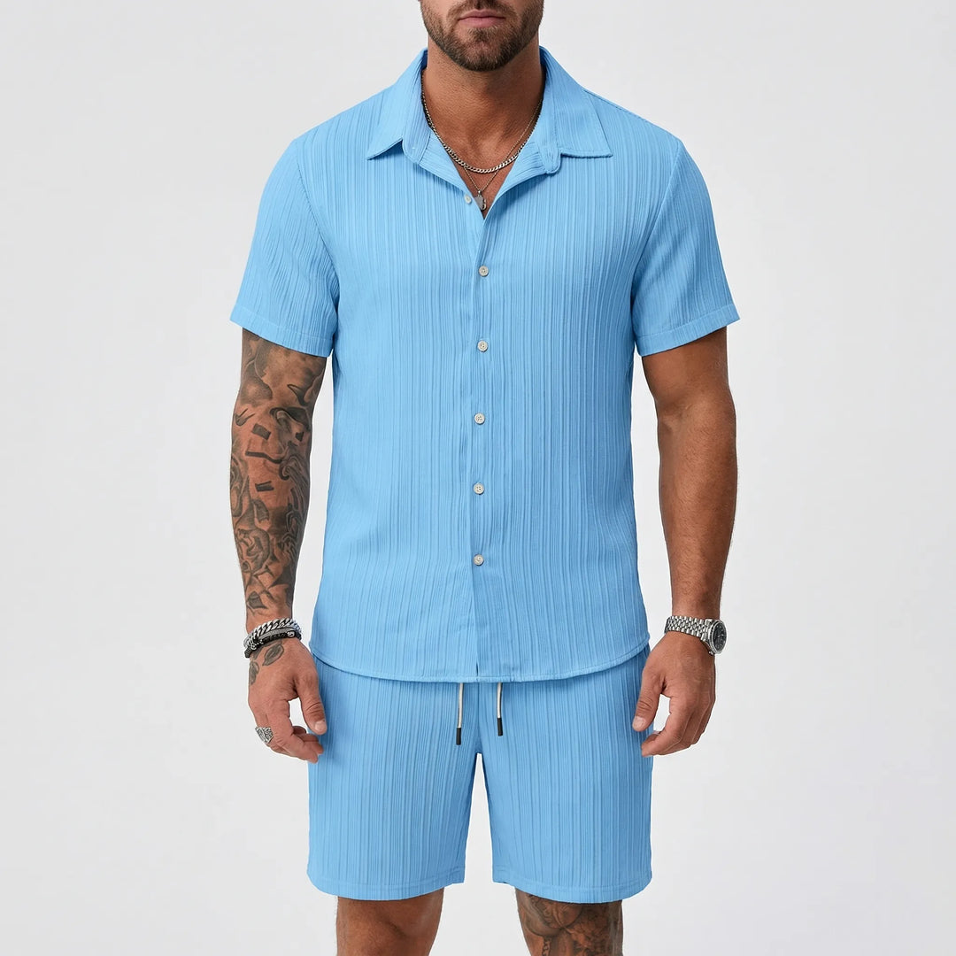 Lässiges Herren Kurzarmhemd & Shorts Set von Soltrek, vielseitig kombinierbar für Sommeraktivitäten.