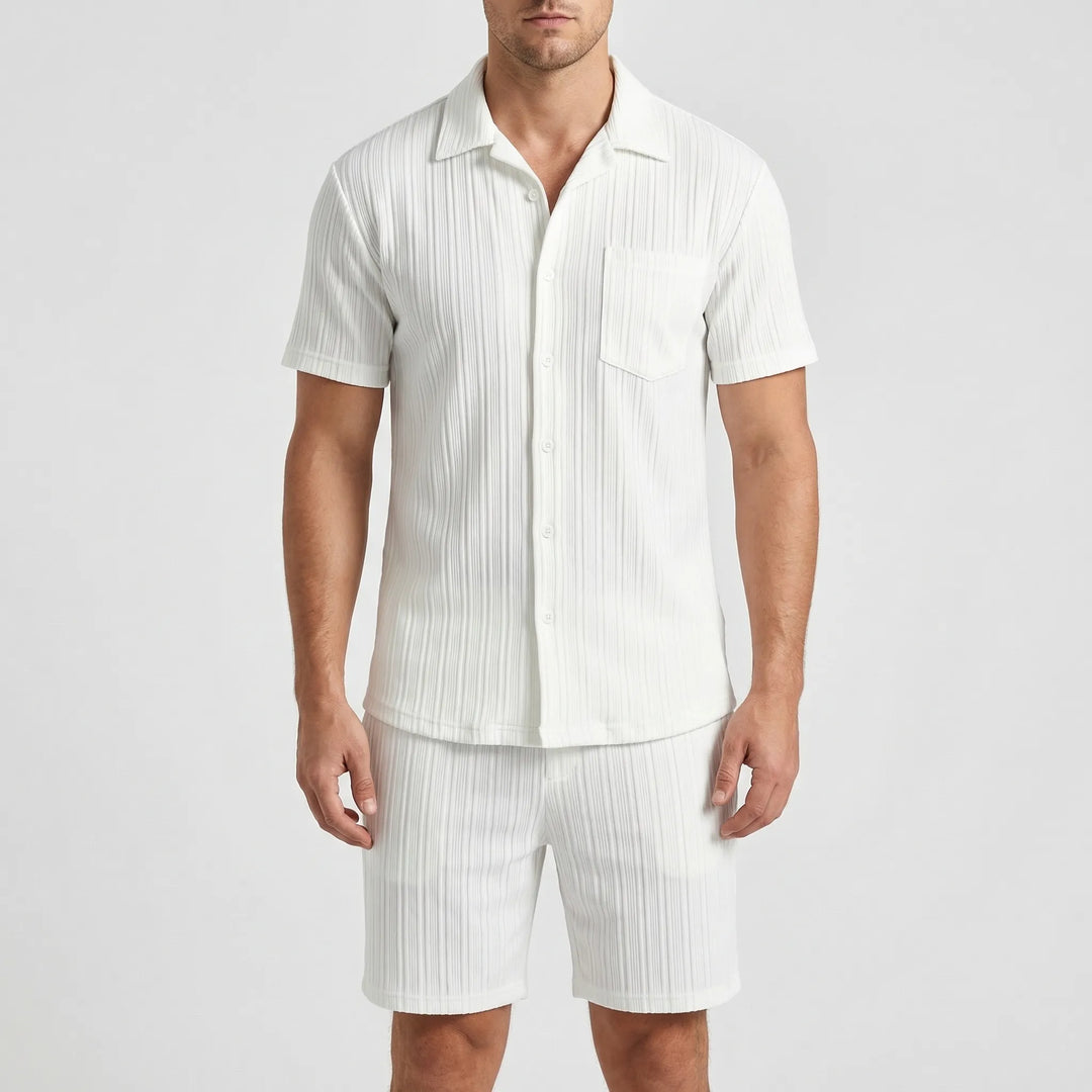Urlaubstaugliches Herren Set mit Kurzarmhemd & Shorts, atmungsaktiv & komfortabel für den Sommer.