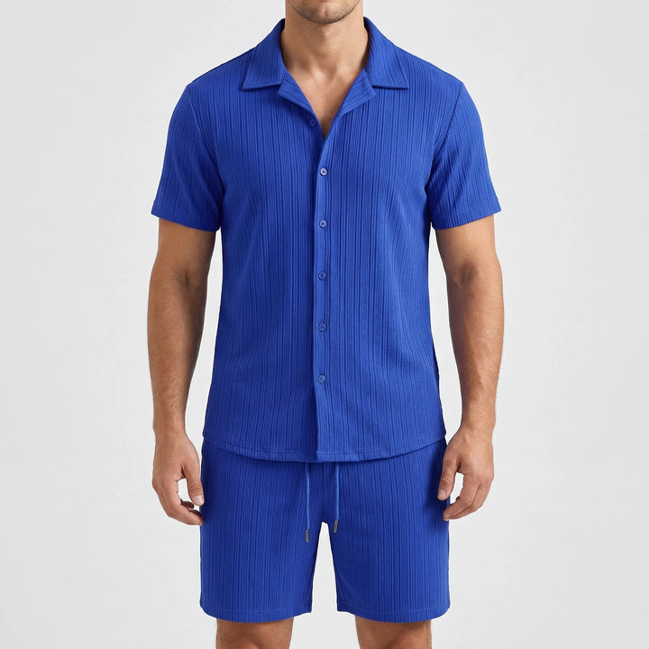 Bequemes Herren Outfit: Soltrek Kurzarmhemd & Shorts Set für maximale Bewegungsfreiheit im Sommer.