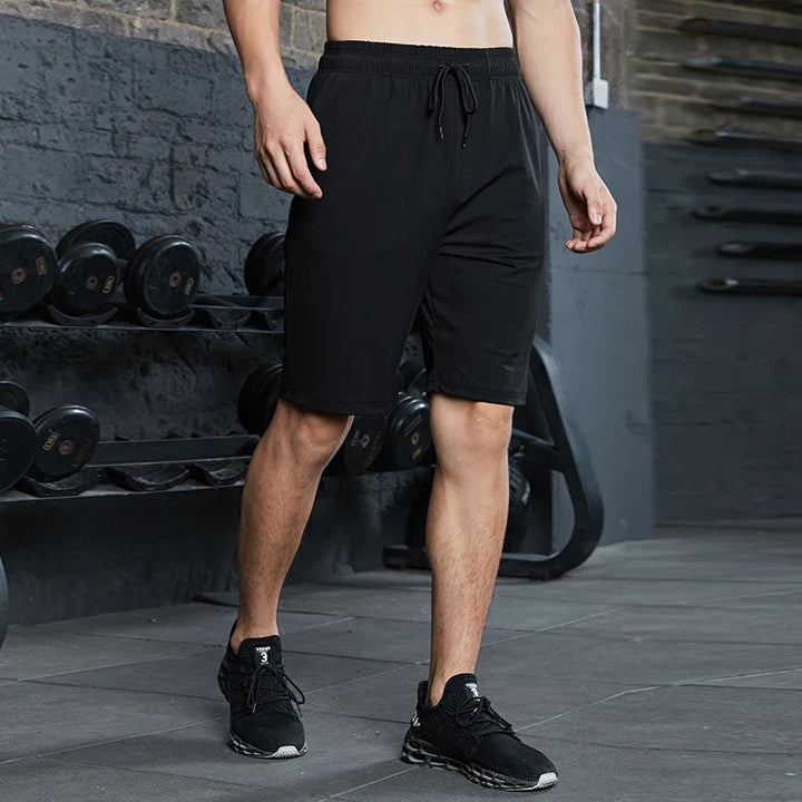 Schwarze Herren Basketballshorts mit lockerem Schnitt. Ideal für Sport, Training und Freizeitaktivitäten.