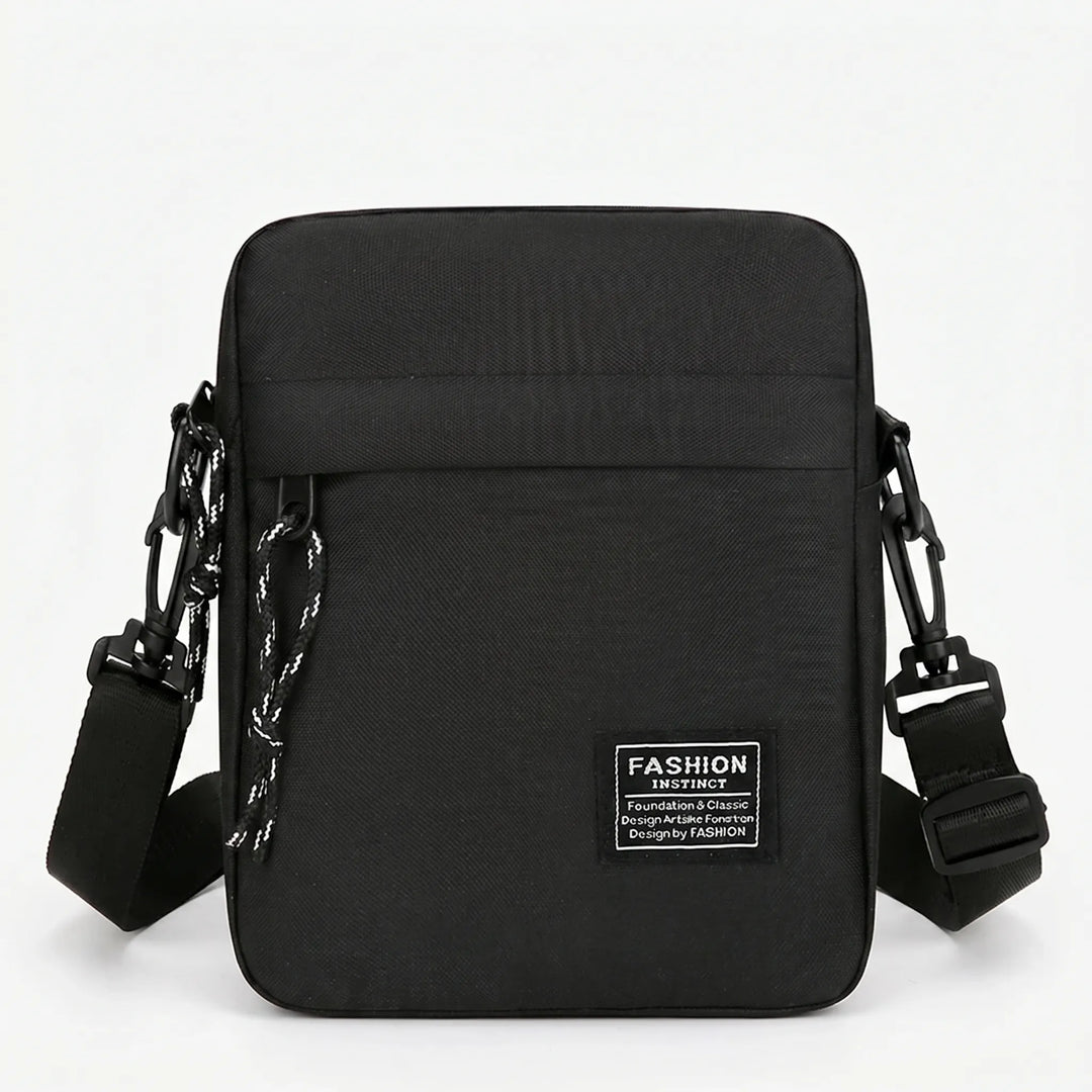 Kleine quadratische Herren Oxford Umhängetasche in Schwarz. Ideale kompakte Crossbody Bag für Stadt und Freizeit.