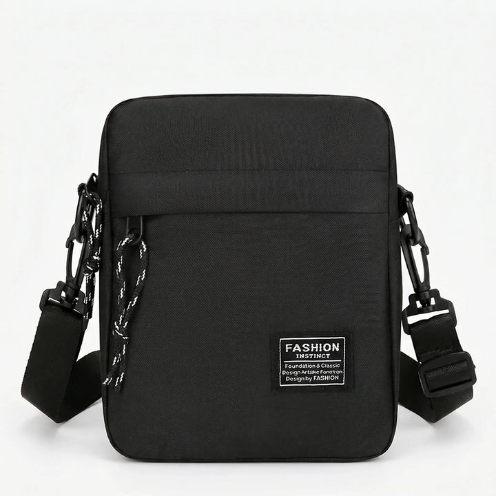 Kleine quadratische Herren Oxford Umhängetasche in Schwarz. Ideale kompakte Crossbody Bag für Stadt und Freizeit.