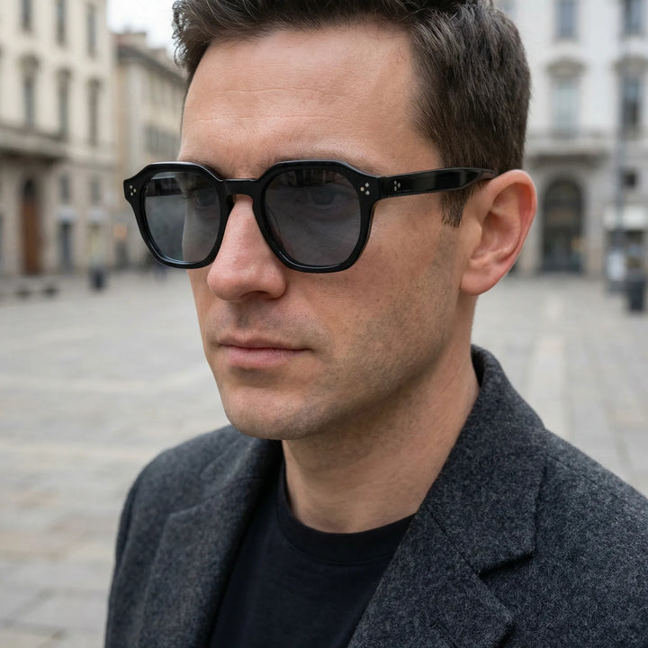 Unisex Squarvik Sonnenbrille, quadratisch, stilvoll, perfekt für Freizeit & Reisen.