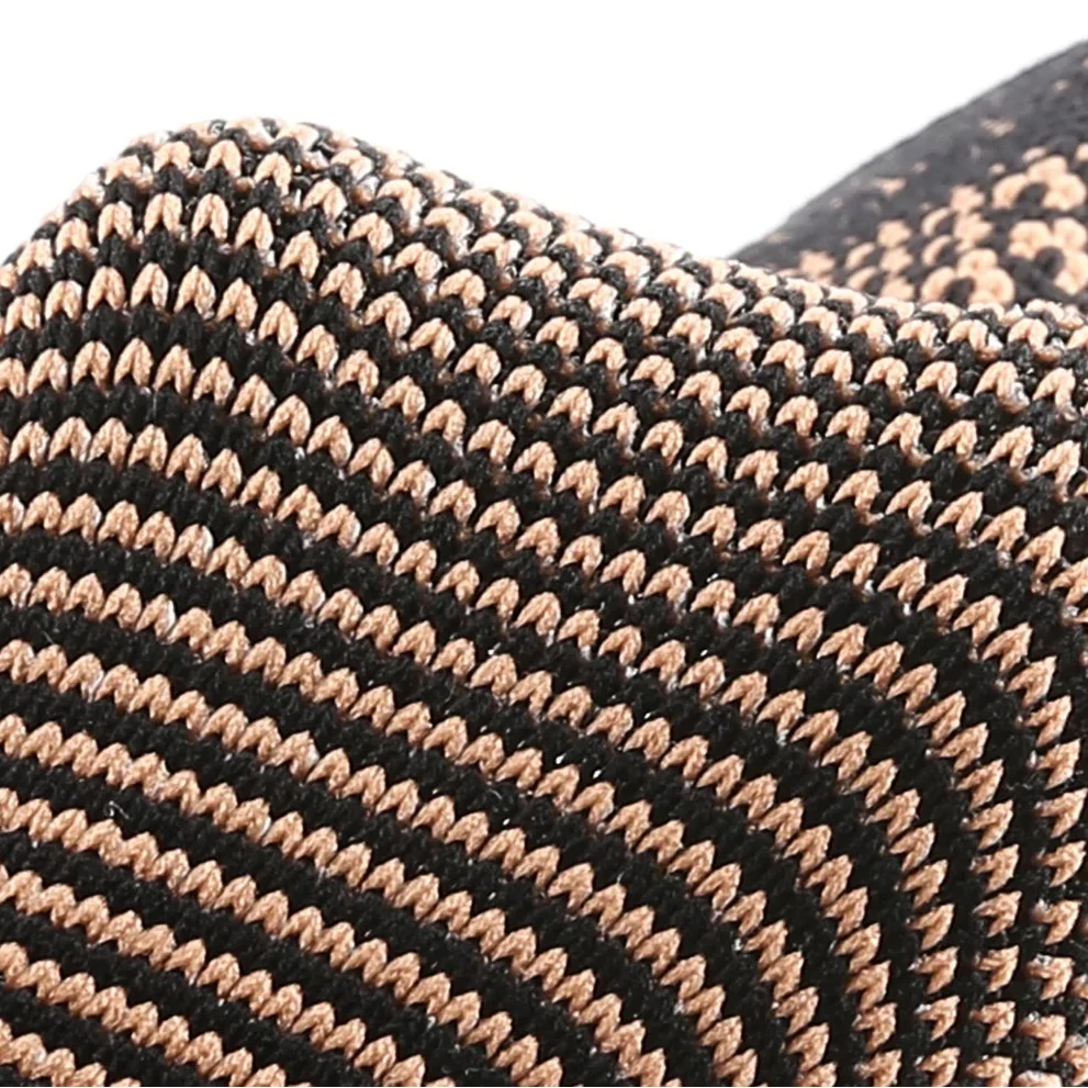Ergonomische Unisex Gelenkstütze für den Knöchel, schwarz, fördert Stabilität & schnelle Genesung im Sport.